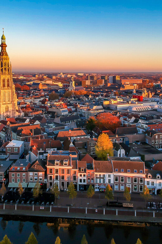 Breda: Highlights tour with local guide - Starting at the Nassau-Baroniemonument and walking into Breda