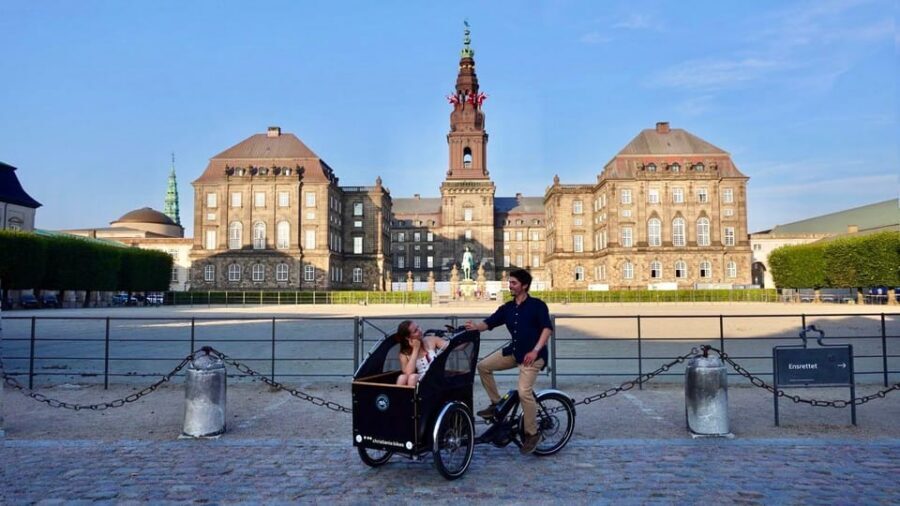 Copenhagen: 3 Hour Extended Grand E-Bike Guided Tour - Amalienborg Palace and Kastellet: royal and fortress energy
