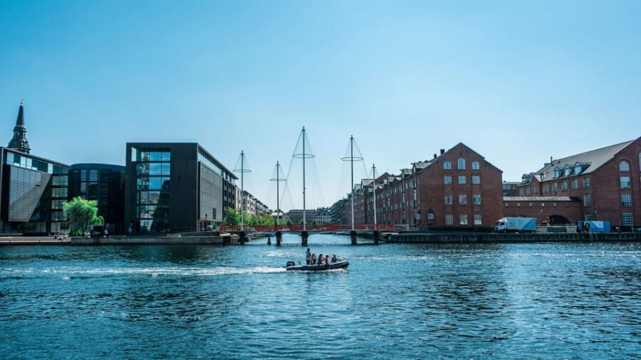Copenhagen: 3-hour Private Guided Bike Tour - Nyhavn and a local café pause: keep the day human