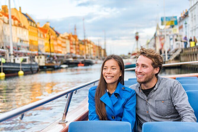 Copenhagen Canal Boat Cruise and City, Nyhavn Walking Tour - Stop 1: Lurblæserne under the column stops you from rushing