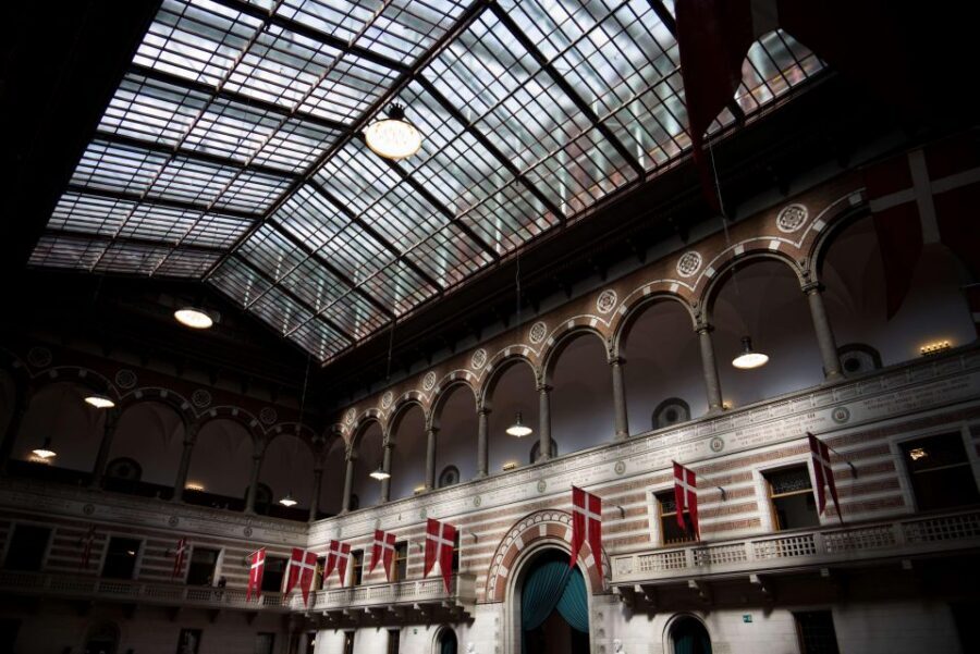 Copenhagen: Canal Boat Cruise & Old Town/Nyhavn Walking Tour - Who this private tour suits best