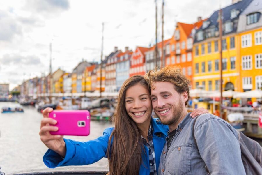 Copenhagen: Canal Boat Cruise & Old Town/Nyhavn Walking Tour - The 1-hour canal cruise with audio: why it’s worth the ticket
