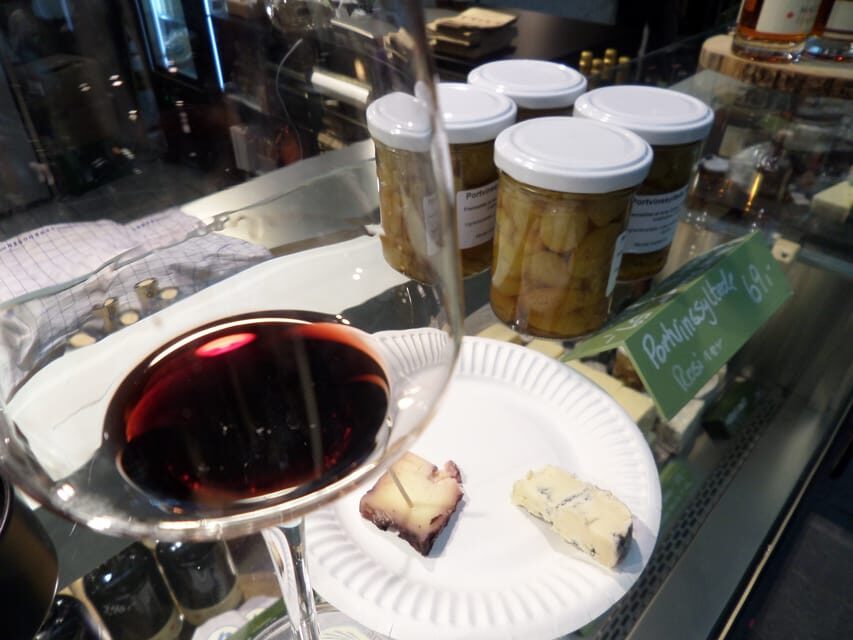 Copenhagen: Evening Gourmet Walk with Food & Drinks Tasting - Why the market tastings feel better than a single restaurant meal