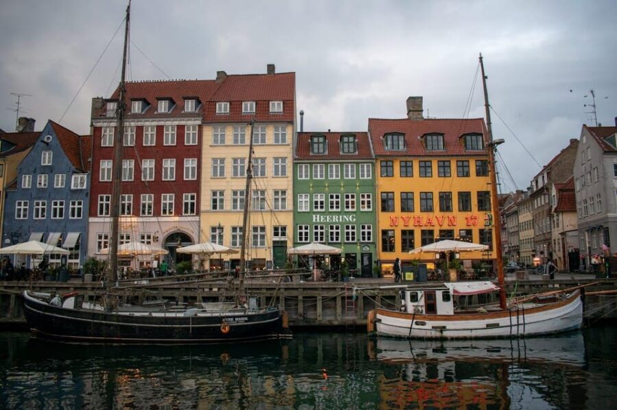 Copenhagen: Guided Walking Tour in French - Start at Axelborg: Easy Meeting Point, Small-Group Feel