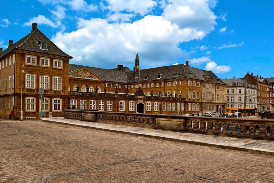 Copenhagen: Old Town and Nyhavn Private Family Tour - Copenhagen Cathedral, King’s Garden, and King’s New Square