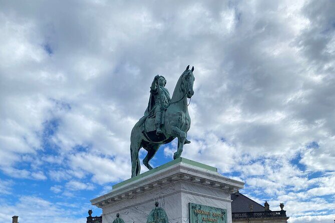 Copenhagen Self-Guided Murder Mystery Tour by Amalienborg Palace - Stop 3: Nyhavn for Atmosphere and Loose Ends