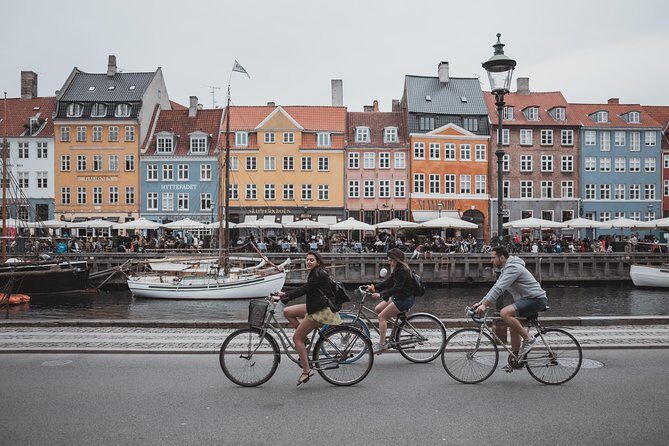 Explore Copenhagen in 60 minutes with a Local - The Central Meeting-Point Stop: Learning the City’s Flow