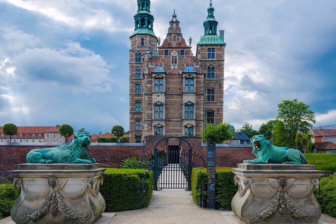 Good Morning, Copenhagen: Feel The Danish Hygge & Happiness - Starting in Nyboder: time travel in yellow-house streets