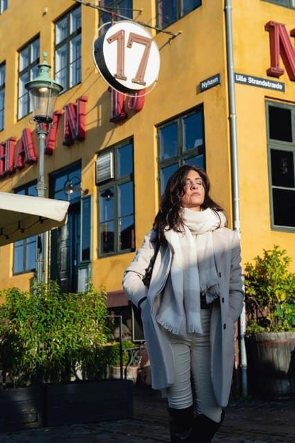 Instagram tour of Copenhagen with a private photographer - The 1-hour rhythm: posing help first, then iconic photo stops