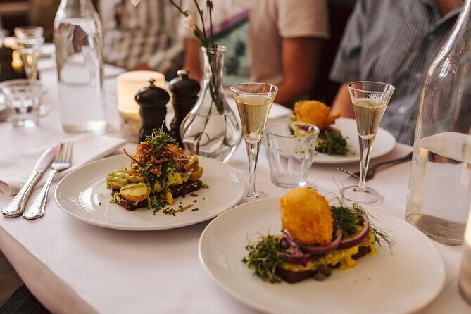 The Foodie Tour of Copenhagen - Courtyard beer stop: a pause that adds flavor to the city walk