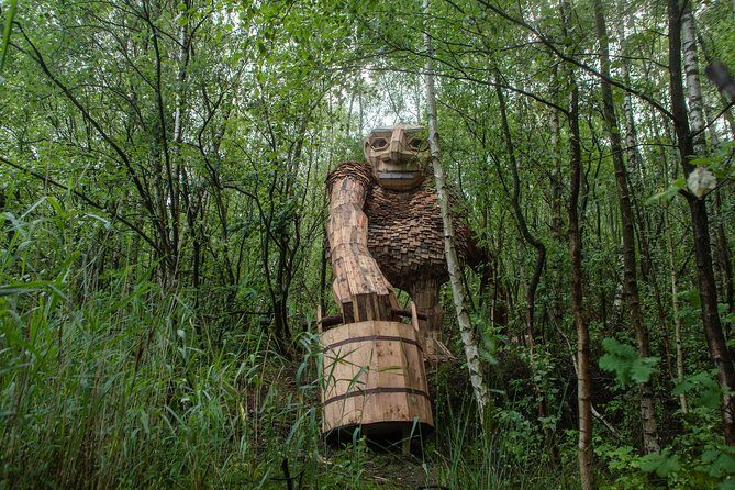The Forgotten Giants Private Tour - Thomas On The Mountain in Albertslund: the final sit-down with a wide view